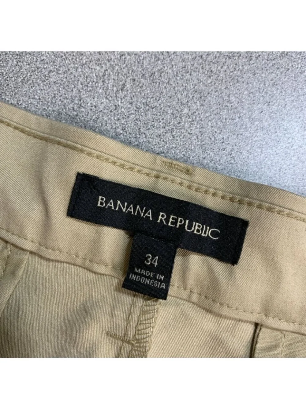 NWOT Banana Republic Men's 34  Beige Stretch Chino Shorts